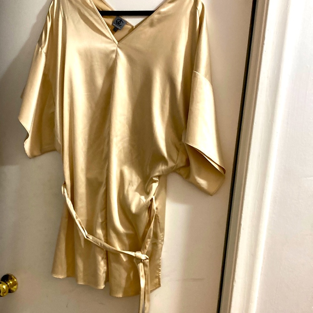 Queen Collection Sz L Gold Silky Fabric w/ Tie Waist Top